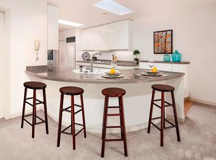 8005 SE 33rd Pl PENTHOUSE F, Mercer Island, WA 98040