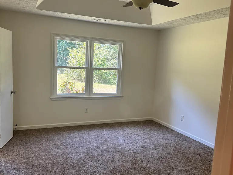 35 Christian Woods Ln — Photo 10