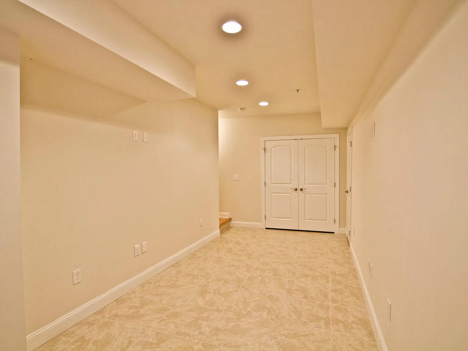 3 bed, 2.5 bath, 2000 sqft, $2,350 — Photo 4