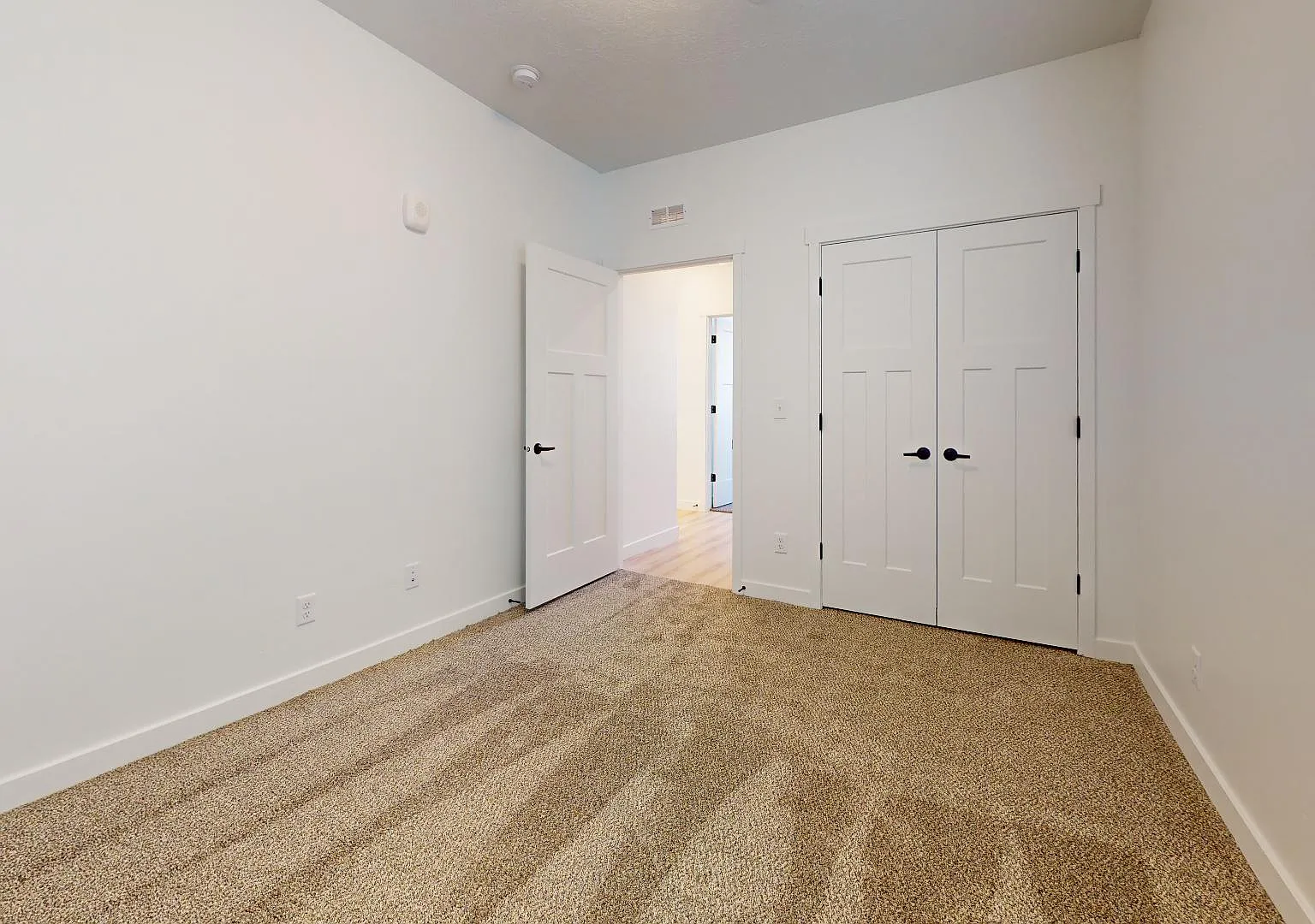 Yard Bldg 07: Unit 305 Type 2: Standard - 305 — Photo 4