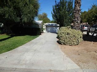 137 Green Oaks Dr, Riverside, CA 92507