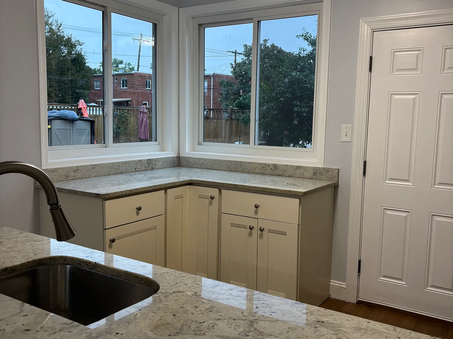 3 bed, 1320 sqft, $3,203 — Photo 1