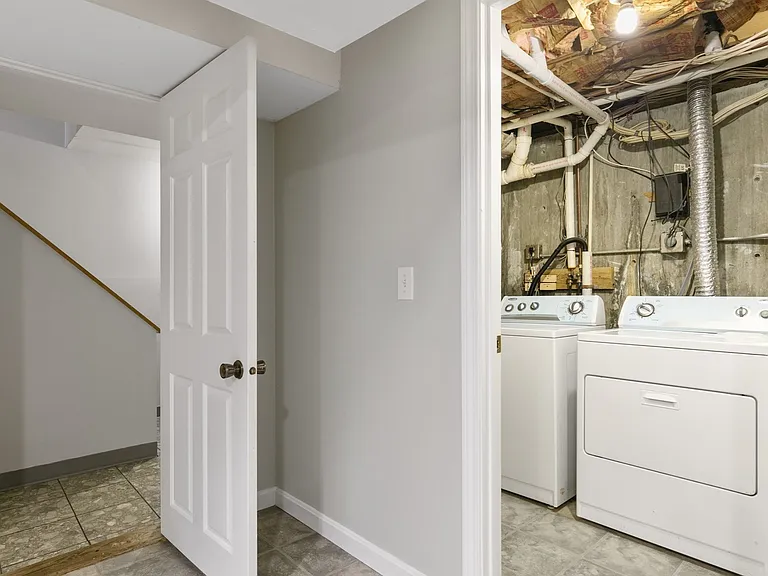 8 Locust Ln #4 — Photo 32