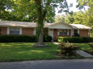 631 4th St, Chipley, FL 32428