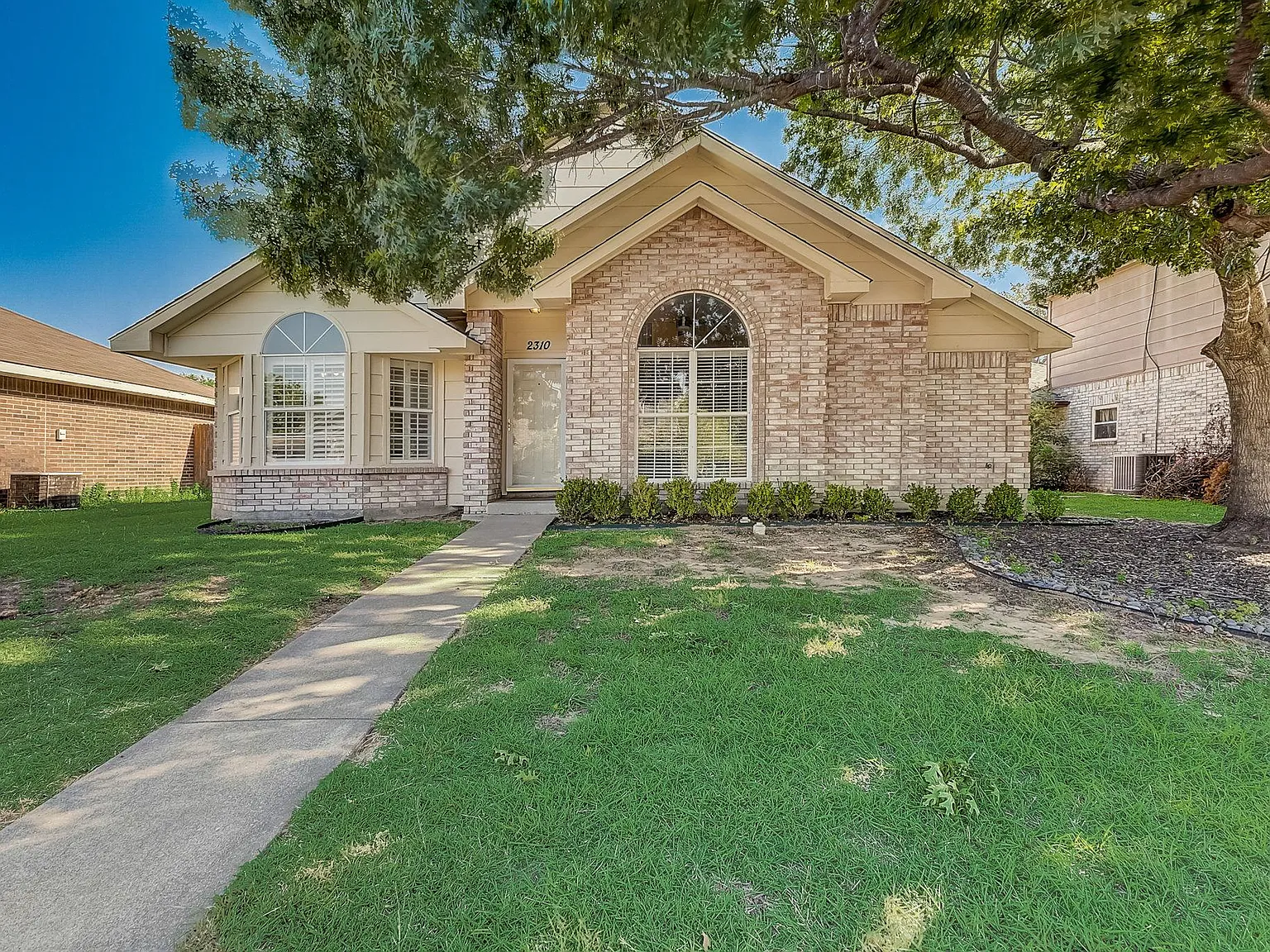 3 bed, 1319 sqft, $2,295 — Photo 3
