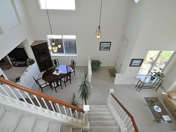 4th image of 36 Amaryllis Ct
