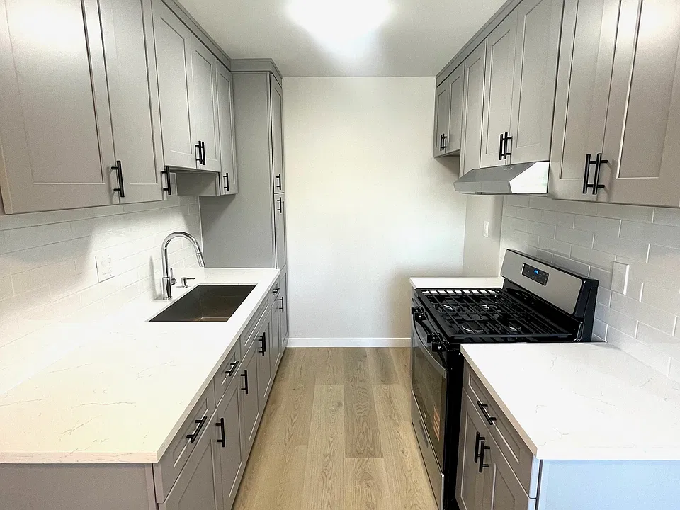 00-1614 N Henderson Ave #9