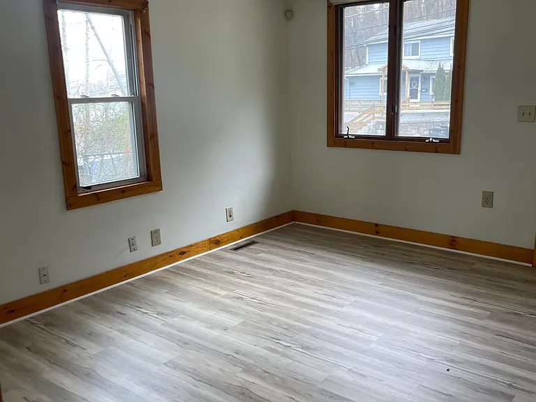 112 Platt St — Photo 4