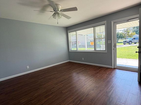5th image of 261 Springwood Dr