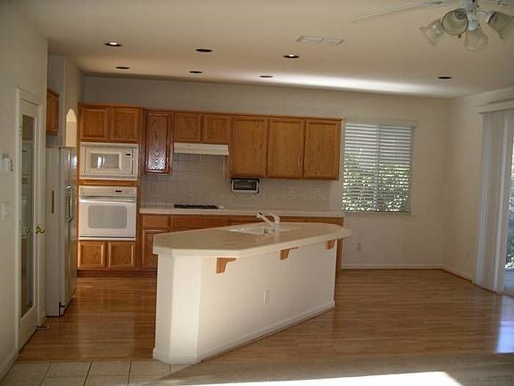 Kitchen with nook