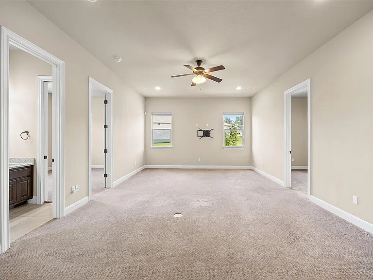 900 Hawthorne Loop — Photo 15