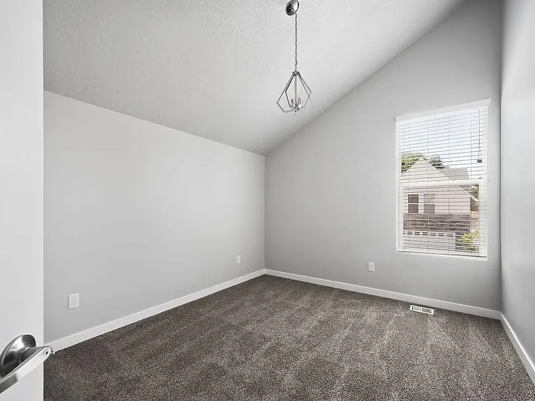 735 E Zekes Ct — Photo 19