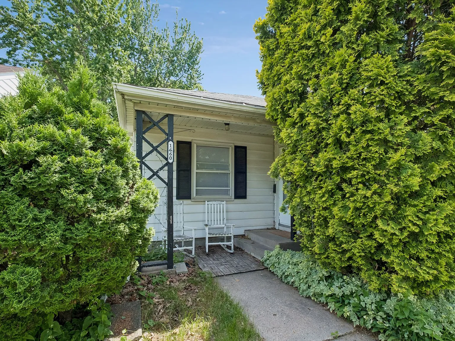1660 Ford Parkway — Photo 2