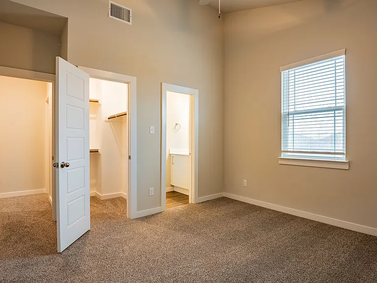 653 Wheatfield Dr — Photo 11