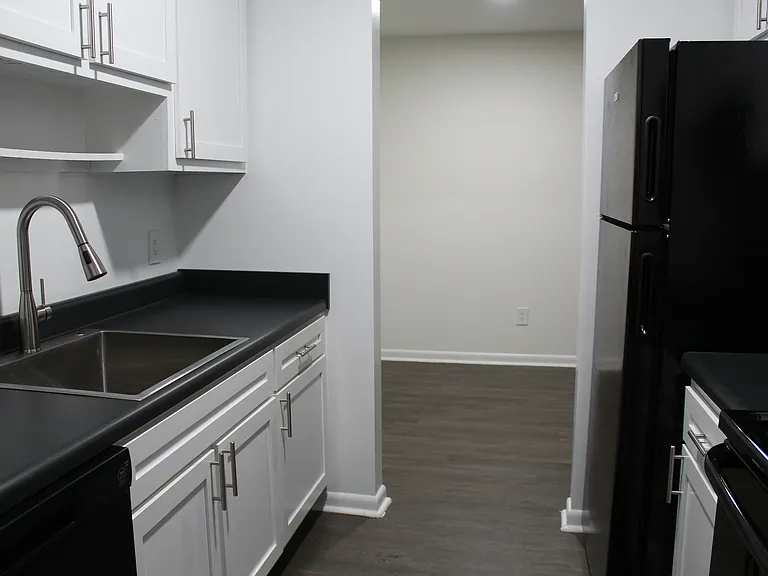 Sweetbriar Apartments — Photo 3