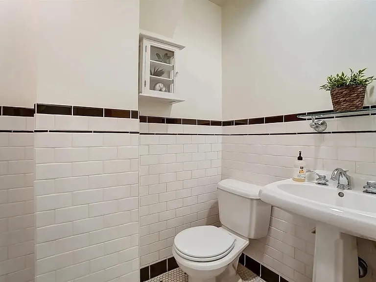 332 Milton St #2 — Photo 13