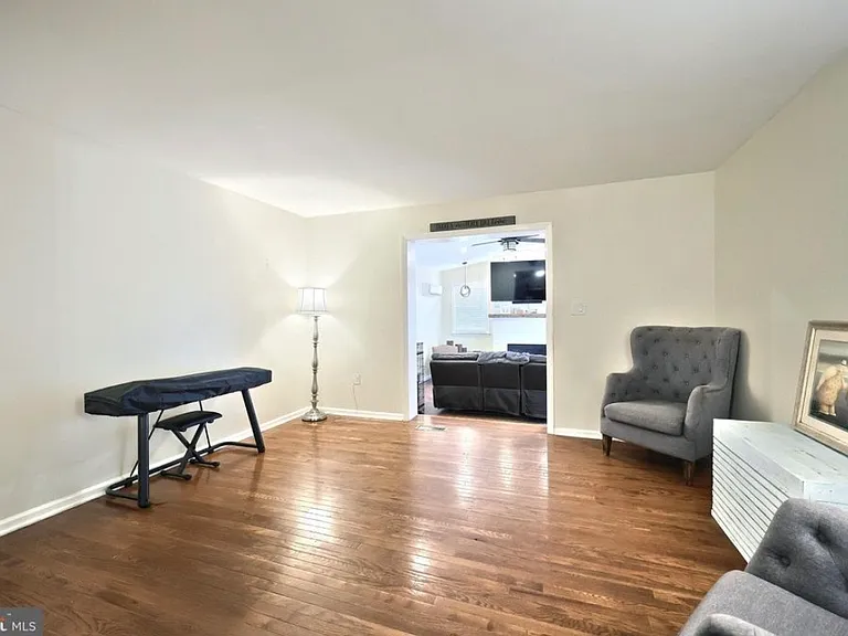 416 Huntington Dr — Photo 9