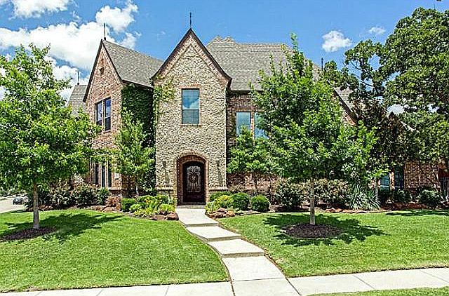 1st image of 827 Cross Timbers Dr