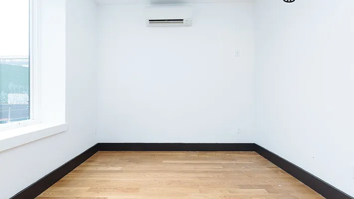 Rented by Nooklyn NYC LLC | media 52