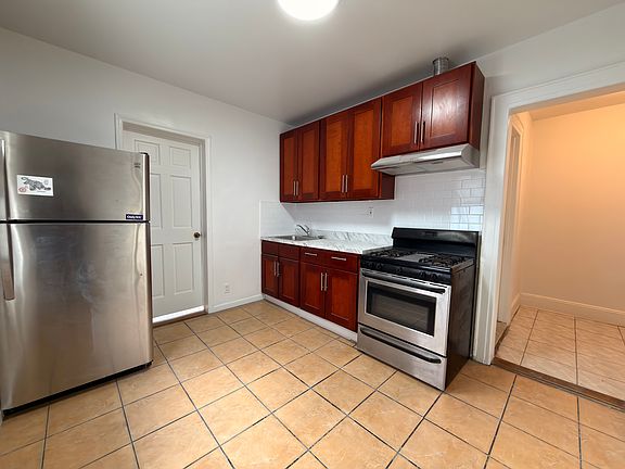 5th image of 1718 W 11th St #2R