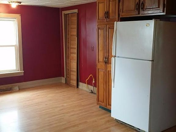 4th image of 617 Florence St