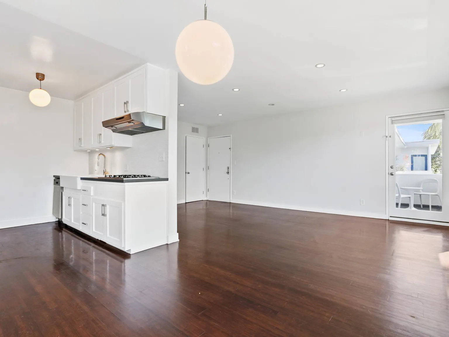 1 bed, 900 sqft, $3,400 — Photo 3