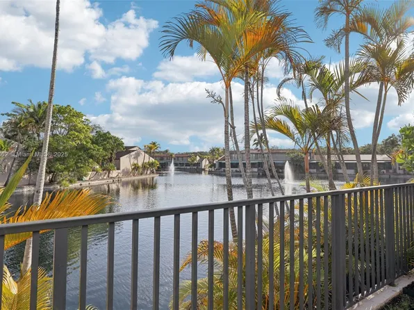 8385 Rednock Ln, Miami Lakes, FL 33016