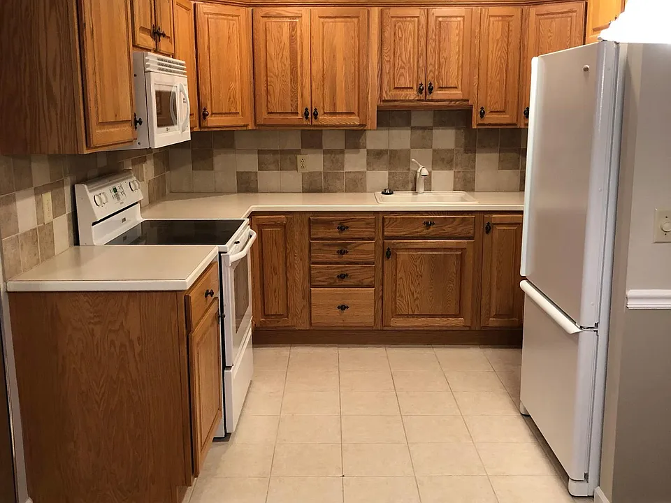 Kitchen, stove,dishwasher, fridge, microwave