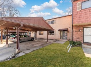 404 Arrow Trl, Wheeling, IL 60090