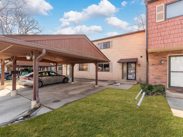 404 Arrow Trl, Wheeling, IL 60090