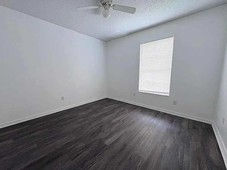 1019 Kelsey Ave — Photo 10
