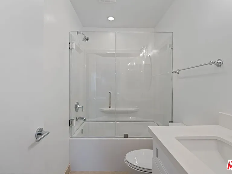 257 S Manhattan Pl #12 — Photo 10