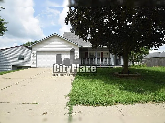 1442 Maria Ave — Photo 3