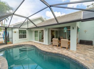 90 Fountain Cir, Naples, FL 34119