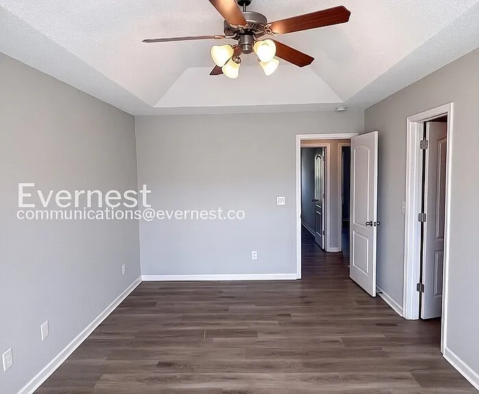 8641 Thomas Ln — Photo 11