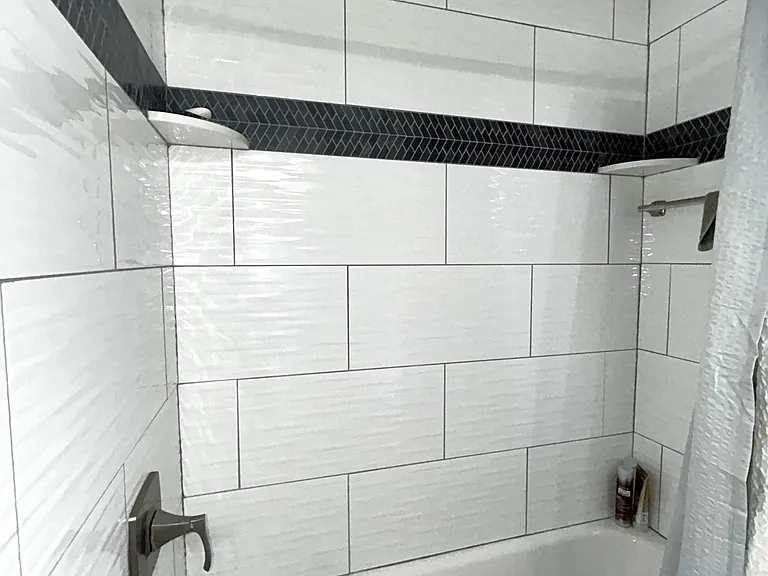 Bathroom Tub/Shower