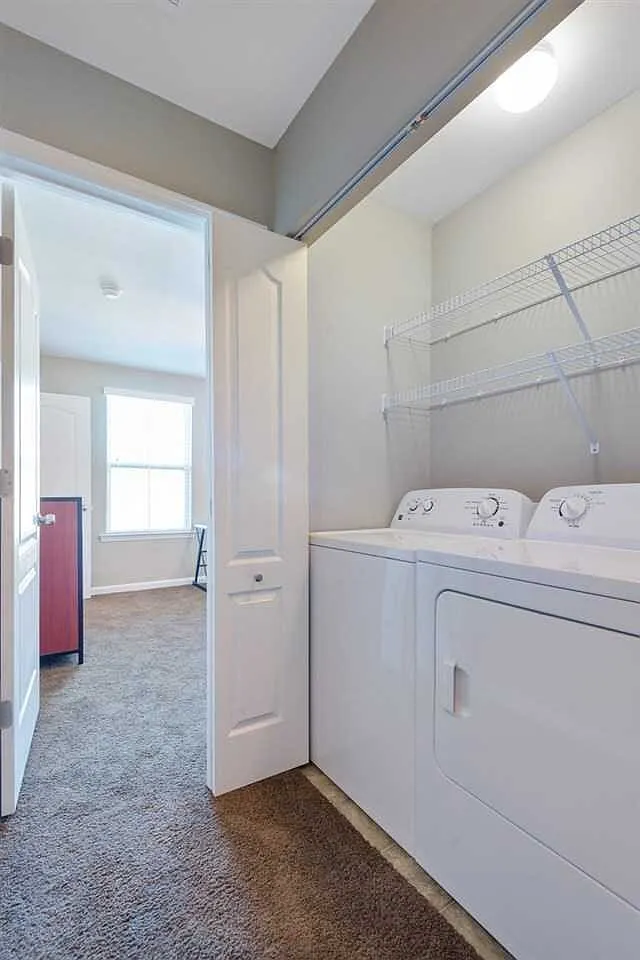 3 bed, 3.0 bath, 1307 sqft, $1,350 — Photo 1