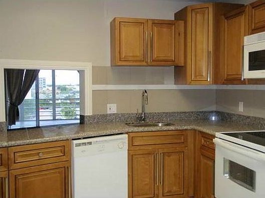 2nd image of 1770 NE 191st St APT 602