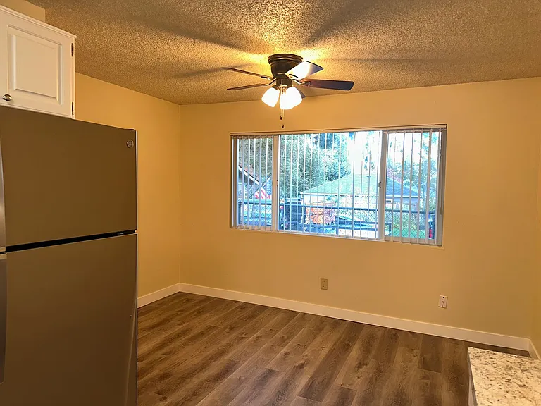 5733 SE King Rd — Photo 5