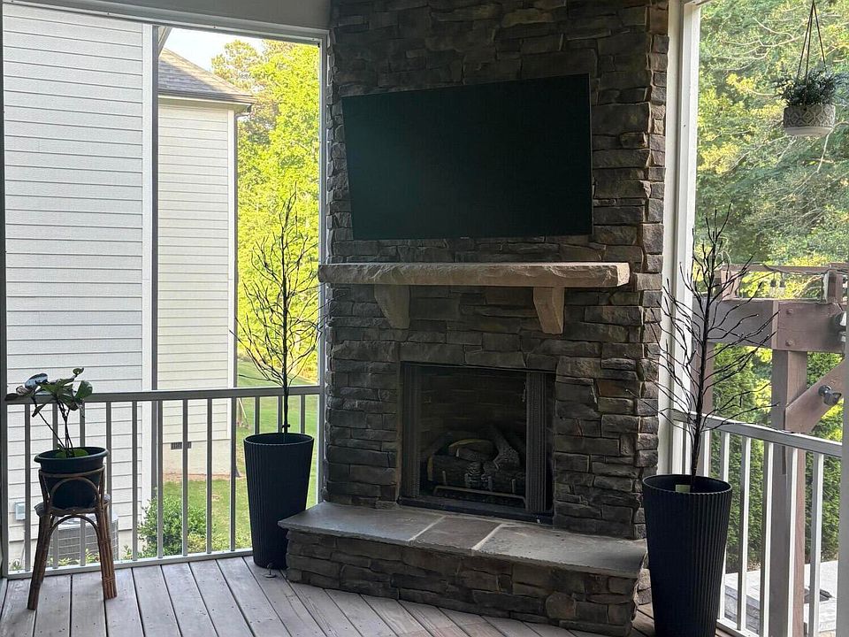 2nd image of 3025 Mountain Hill Dr