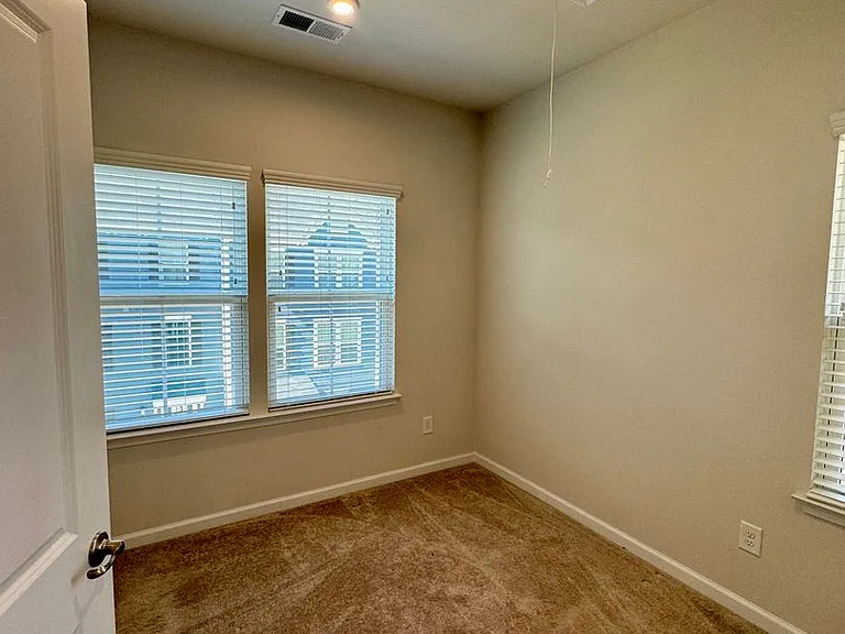 1214 Ashbury St — Photo 15