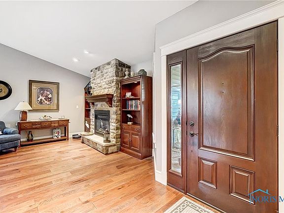 4th image of 301 Winter Pine Dr