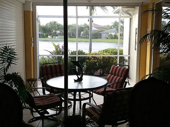 The lanai and lake