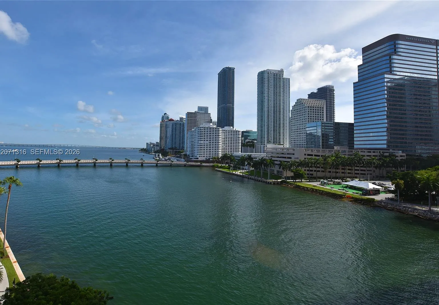 Courts Brickell Key — Photo 2