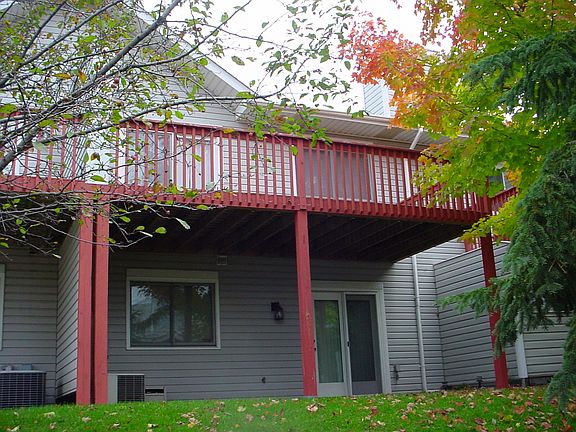 Peaceful 10 x 20 deck