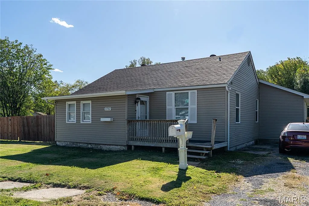 1732 Sycamore St photo 1