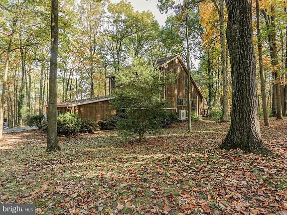 4th image of 17 Wooded Dr