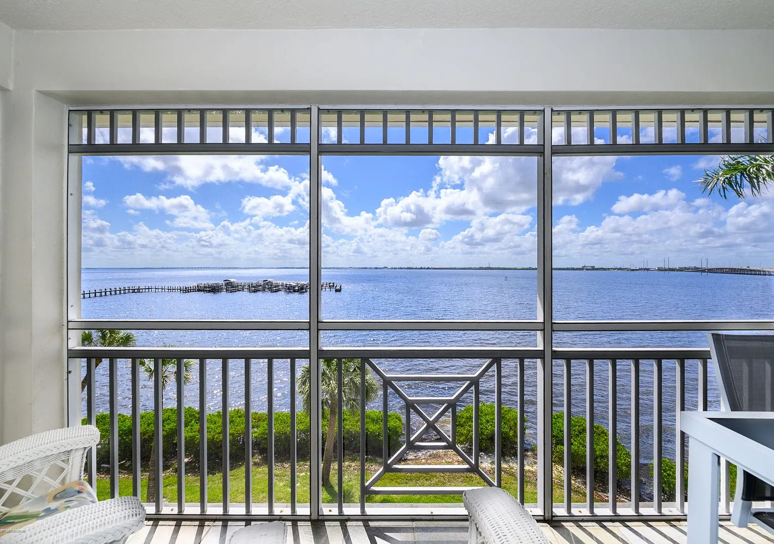 Turnkey Furnished Executive Rental On The Harbor — Photo 3