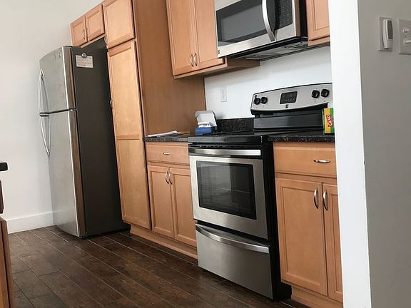 4th image of 223 E Ferry St Unit 1