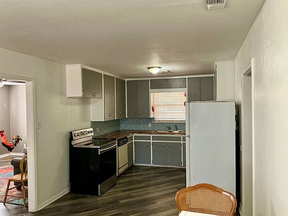 5th image of 1006 McCaulley St